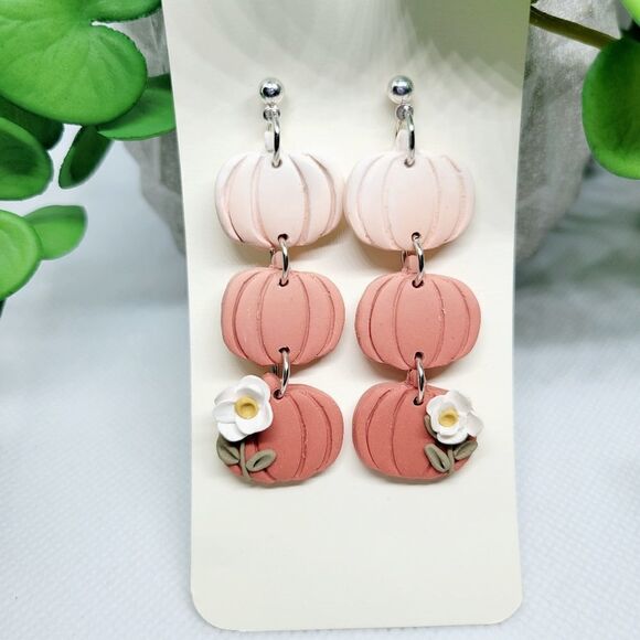 Pumpkin dangle earrings with white flower, ombre pumpkins, handmade - Picture 4 of 5